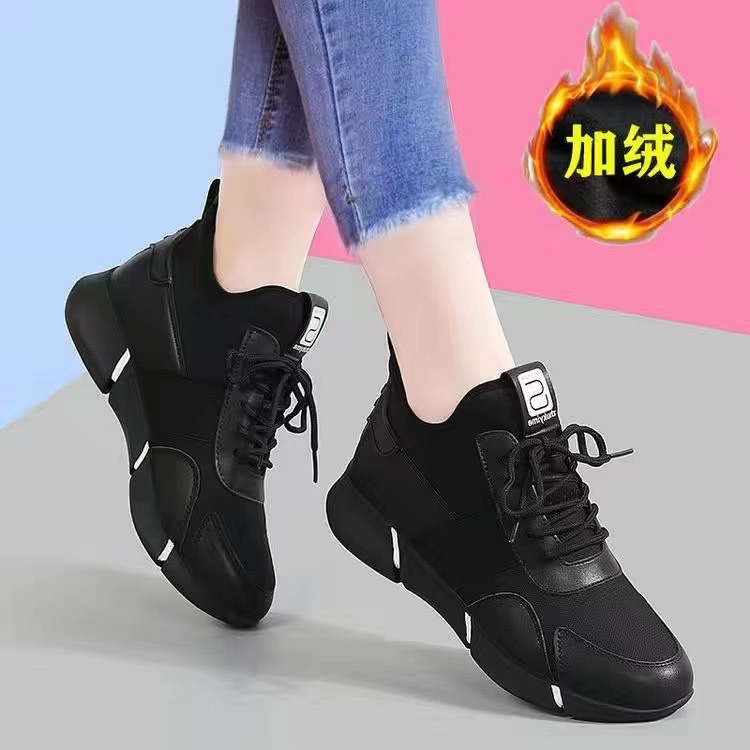 블랙 레이스업 스타일(겨울에는 벨벳 포함)