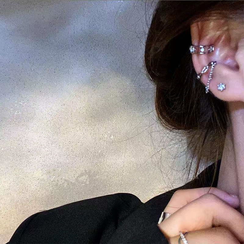 Cadena asimétrica borla oreja clip de hueso nicho diseño clip de oreja sin pendientes femeninos perforados en pendientes de estilo frío