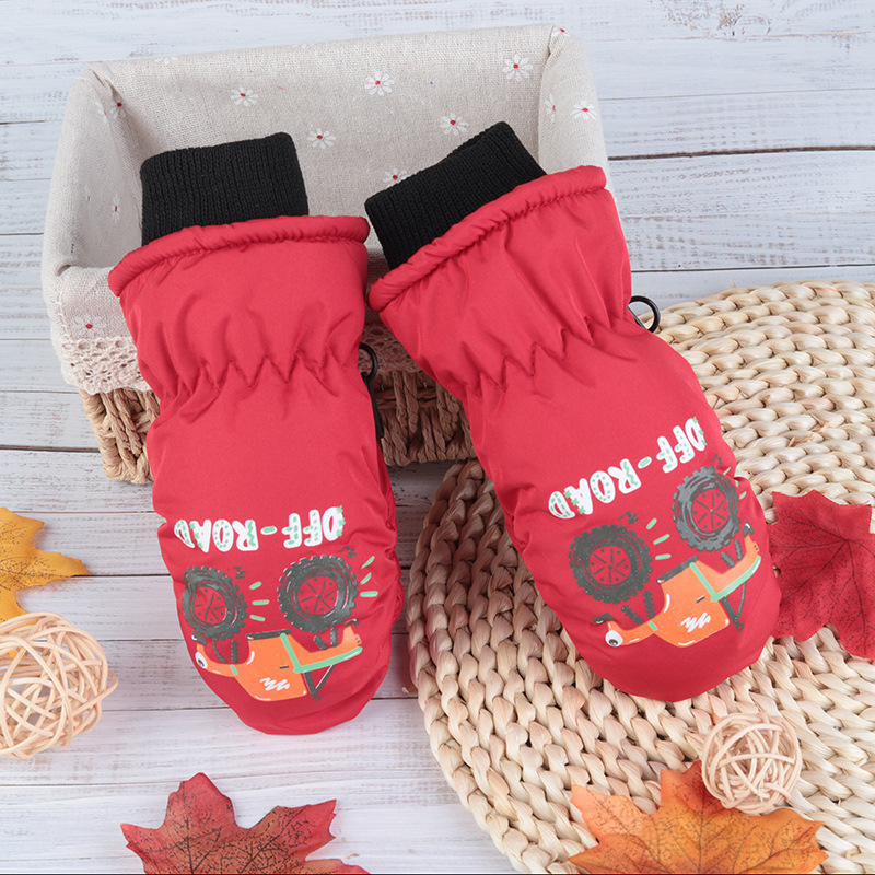 3-10 años de edad de invierno bolso de dedo de los niños de tres capas de terciopelo grueso cálido a prueba de viento impermeable nieve dibujos animados guantes tapados