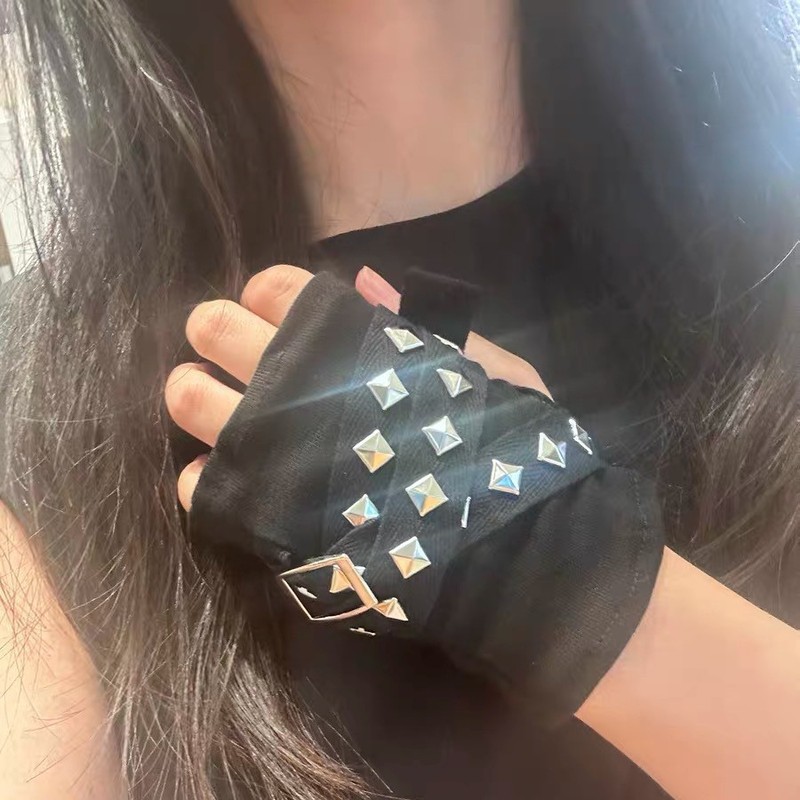 新款Y2K千禧辣妹手套铆钉骑士机能风朋克暗黑跳舞演出造型半指短|undefined