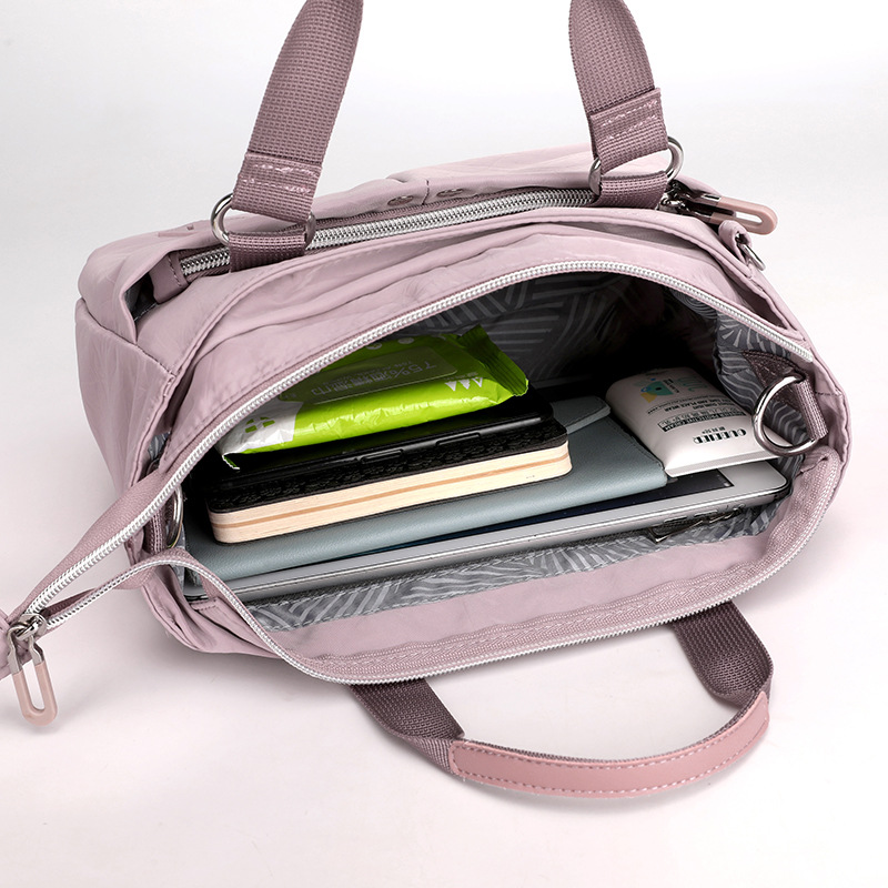 Nuevas tendencias de moda en 2025 bolsos de hombro de varias capas bolsos de hombro de gran capacidad para viajar y evitar salpicaduras de agua mochilas de versión coreana