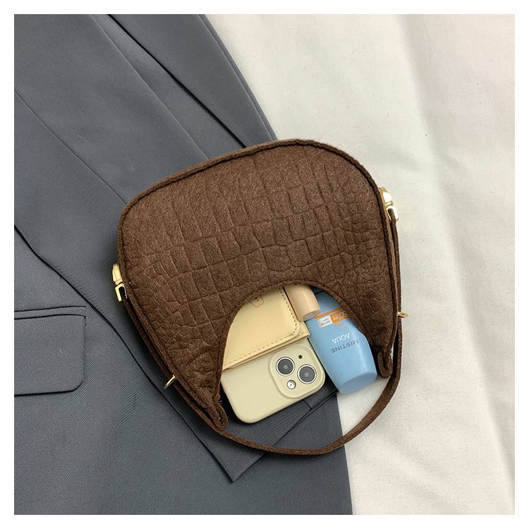 198g Weight Nylon Lining Material Sewing Thread Fashion Element Zipper Closure Type Single Shoulder Strap Strap Type Handbag Bags Type Holiday, Daily Occasion Polyester Material Solid Color Pattern All Seasons Season Women's Gender Classic Style, Streetwear Style Square Shape Medium Size Women's Medium Polyester Solid Color Classic Style Streetwear Sewing Thread Square Zipper Handbag 28