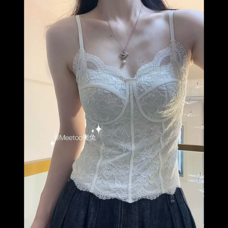 French-Style Pure Desire Slim-Fit Fishbone Lace Camisole Bra with Chest Pads, Light Luxury Lingerie That Can Be Worn as an Outerwear Top French-Style Pure Desire Slim-Fit Fishbone Lace Camisole Bra with Chest Pads, Light Luxury Lingerie That Can Be Worn as an Outerwear Top