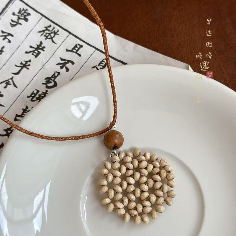 오프 화이트 라운드 목걸이