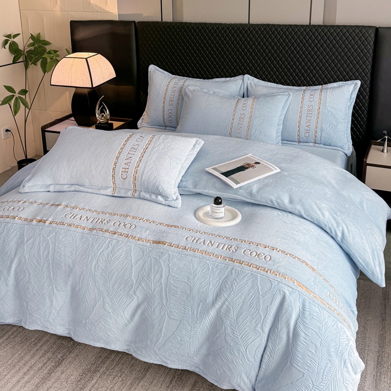 Cama de cama de clase A leche de lana de cuatro piezas de sábanas gruesas cubiertas de cama de cuatro piezas fabricantes de conjuntos de tallado