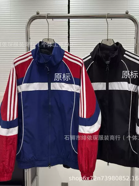 Three-Leaf Spring Color-Blocked College-Style Jacket, Unisex Stand-Collar Coat, Windbreaker with Embroidered Logo, Simple and Breathable