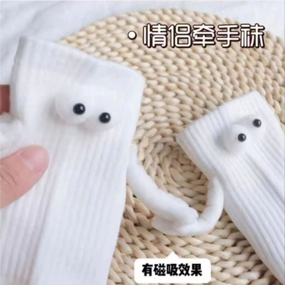 [En stock y entrega rápida] pareja magnética de moda calcetines de mano simples calcetines de media pantorrilla en blanco y negro calcetines lindos del todo-fósforo