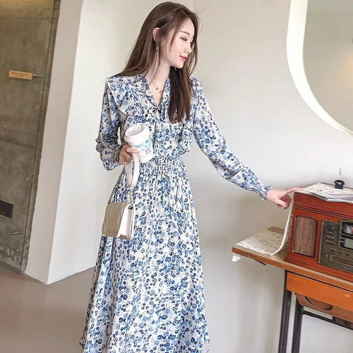 Light-colored floral Korean silk long dress, 2024 autumn new women's stylish and ethereal slimming French long dress