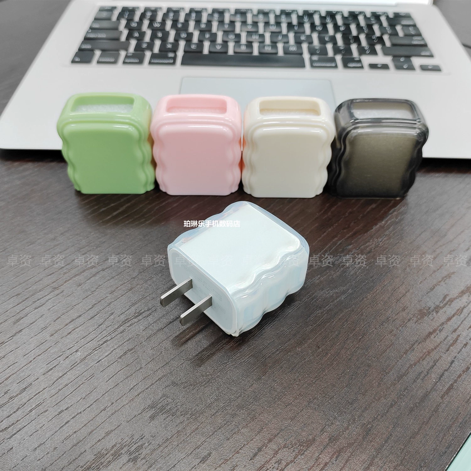 Защитный чехол для зарядного и кабеля (Apple) — прозрачный волнообразный противоударный