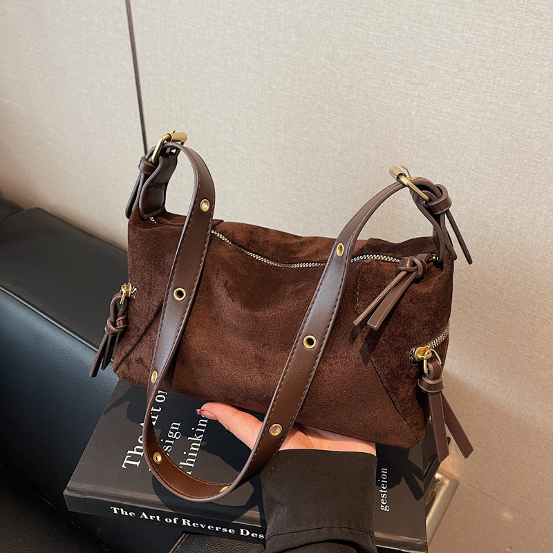 Bolsa de almohada de gamuza retro esmeriada, bolsa de hombro, bolsa de brazo, otoño y invierno de 2025, nueva bolsa de mochila para mujeres