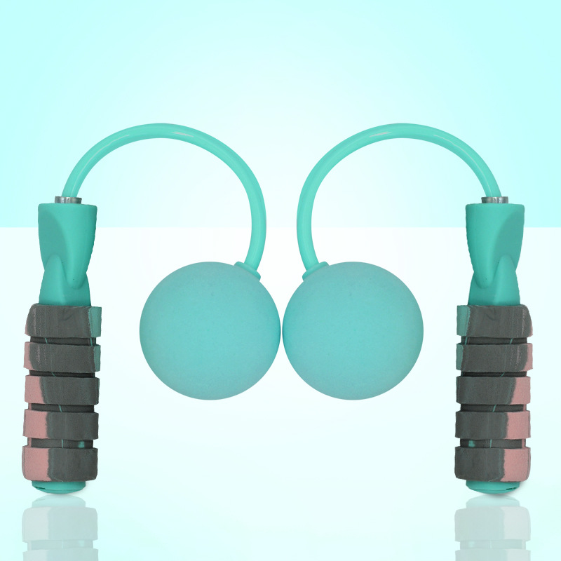 녹색 무선 로프 건너 뛰기