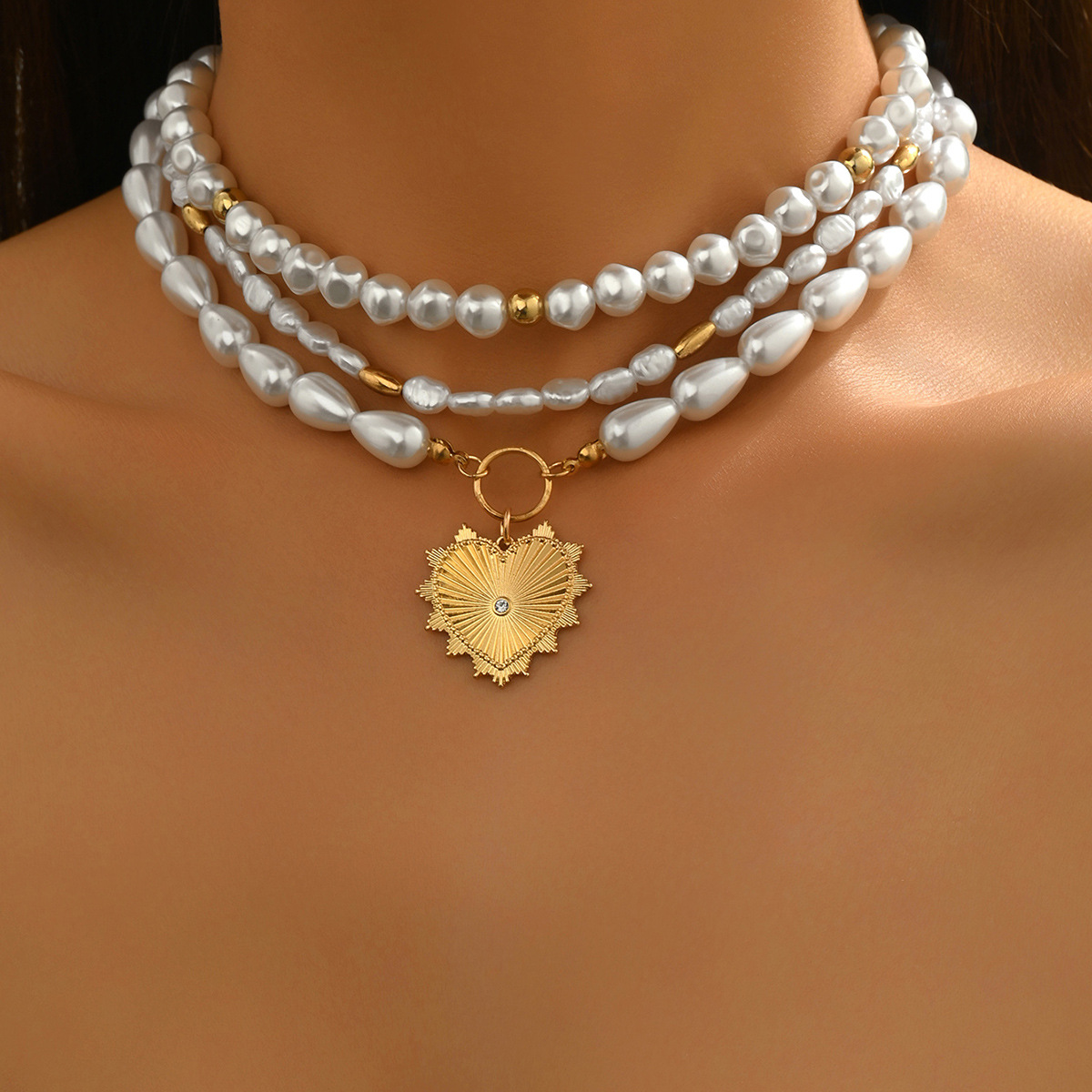 Brand choker pearl