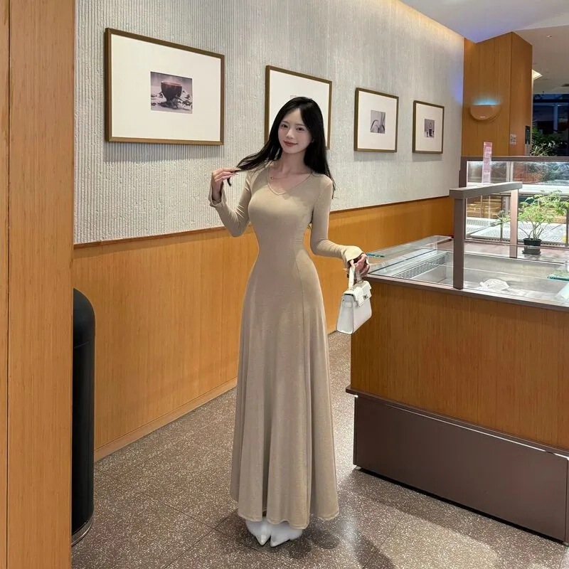 Hepburn-Style Apricot-Colored V-Neck Flared Long-Sleeve Knit Dress, Autumn and Winter High-End Slim-Fit Long Dress Hepburn-Style Apricot-Colored V-Neck Flared Long-Sleeve Knit Dress, Autumn and Winter High-End Slim-Fit Long Dress