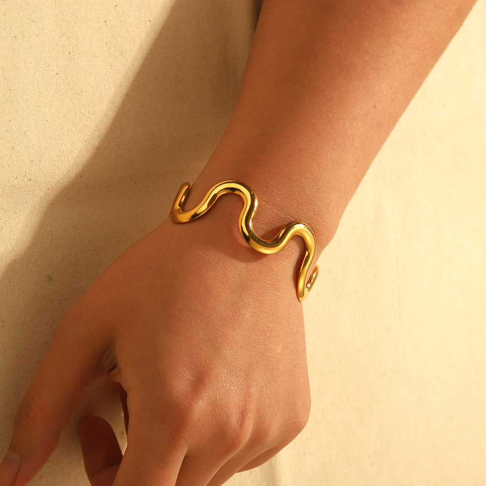 Women's Titanium Steel Wave Bracelet 18k Gold Open Stainless Steel Style Jewelry Instagram Worthy_voghion.com