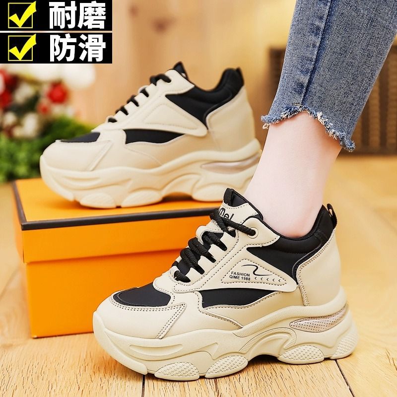 2024 primavera nuevo pequeño aumento de altura zapatos de mujer coreano universal adelgazante zapatos muffin zapatos deportivos casuales
