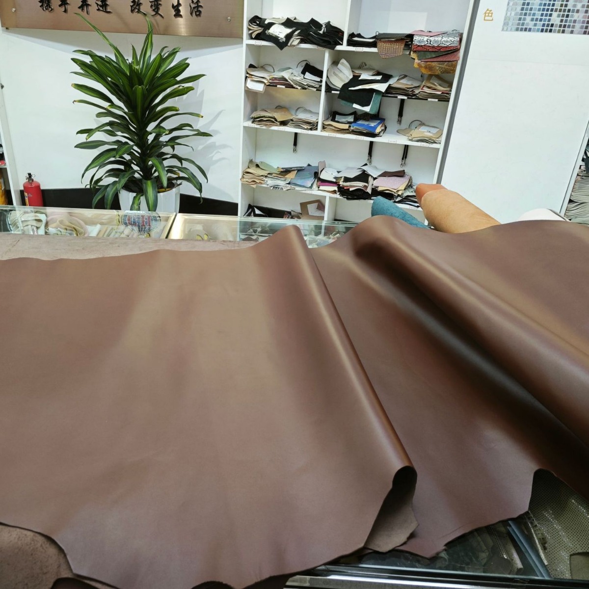 树膏头层牛皮皮革彩色批发1.8-2.0MM厚鞋包皮革面料DIY雕刻