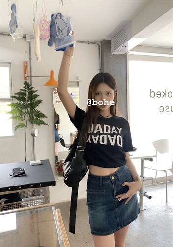 White crew neck T-shirt, niche knit sweater for women, summer hot girl, slim-fitting base layer, slim short top