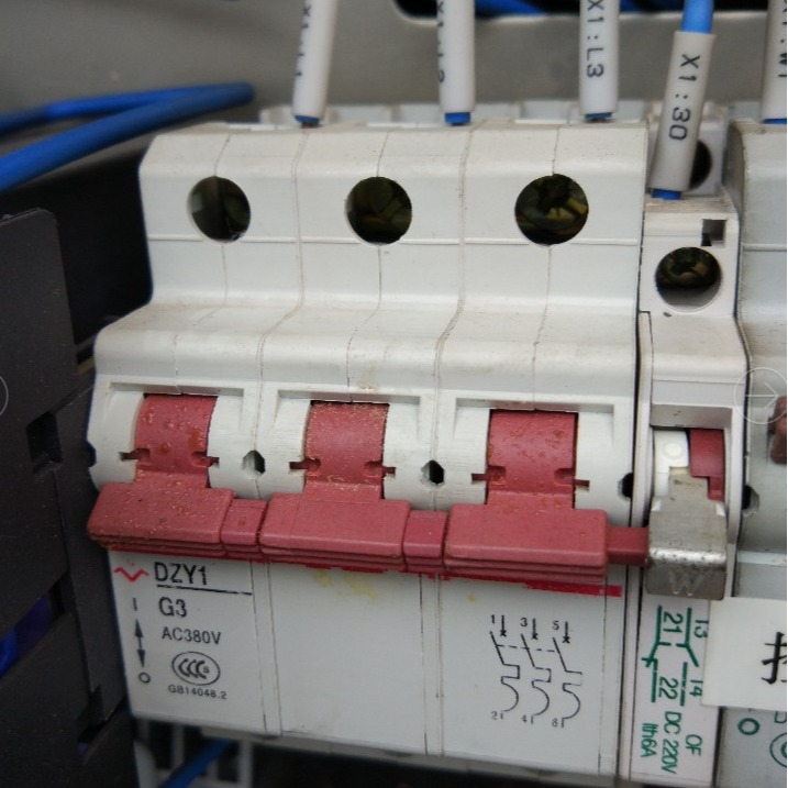 DZY1 G3/3P+OF  沈阳东牧 DZY2小型直流断路器 3P3A带辅助