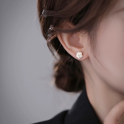 s925 sterling silver camellia earrings, fashionable and high-end pearl earrings, retro small fragrant Internet celebrity temperament earrings