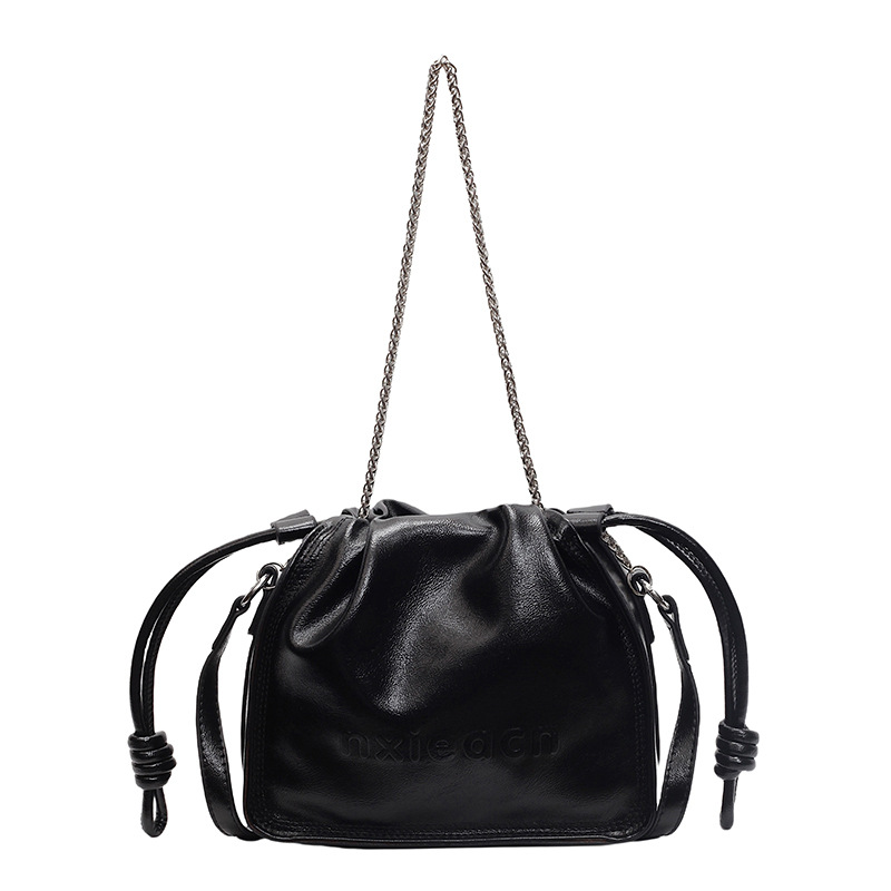 Bolso de explosión de moda plegado para mujeres 2025, nuevo bolso de piel de cera de aceite de estilo universal, bolso casual simple de hombro bajo la axila