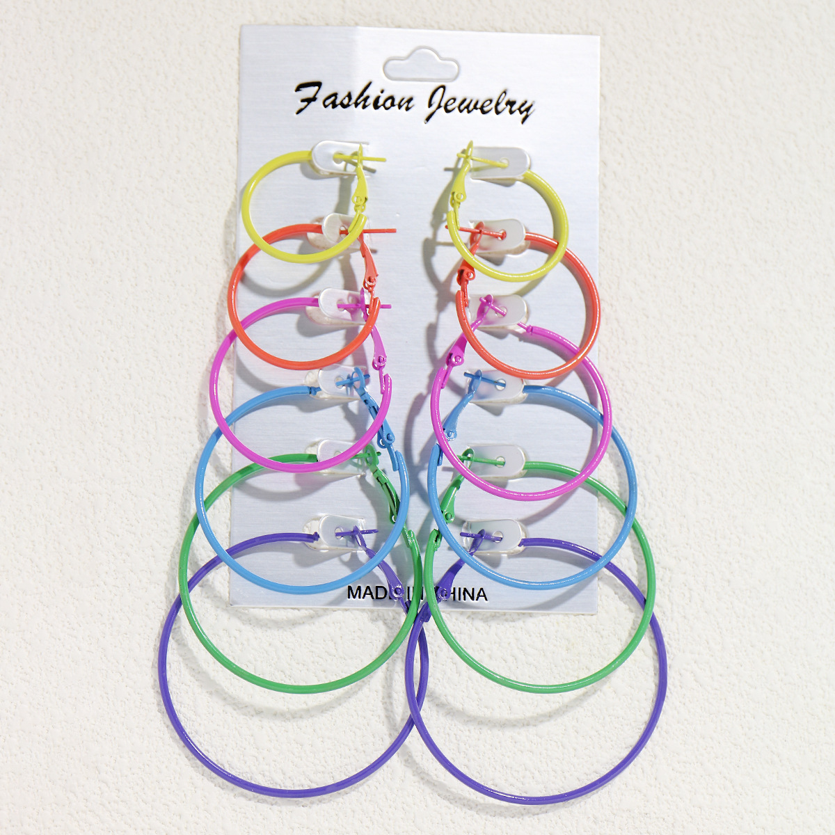 Moda europea y americana venta caliente transfronteriza nuevos productos pendientes de temperamento mujeres pintura en aerosol exagerada círculo de color 6 pares 1 juego