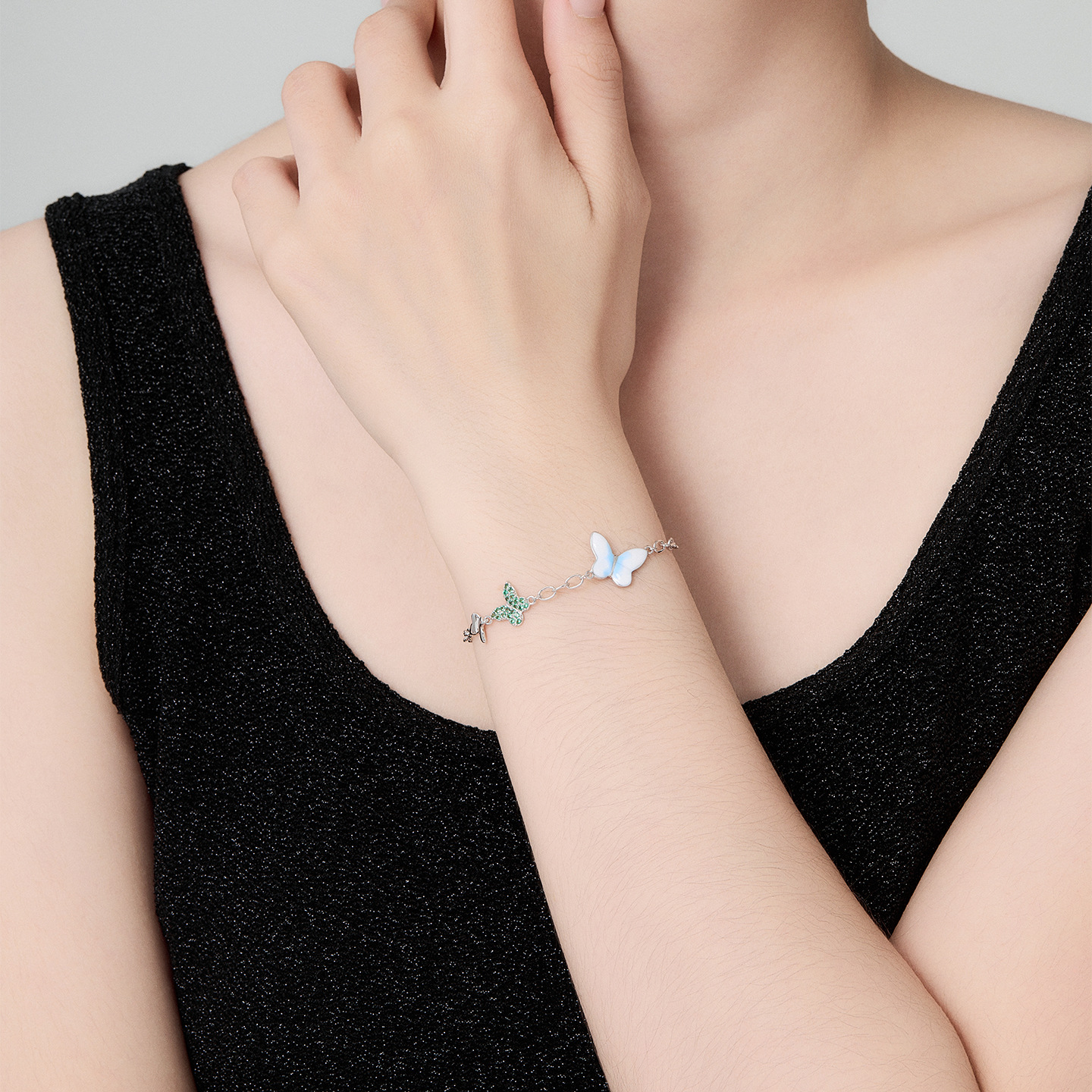 Xuping goteo de aceite de color gradiente pulsera mariposa aleación de cobre chapado blanco sen simple temperamento dulce joyería de mano al por mayor