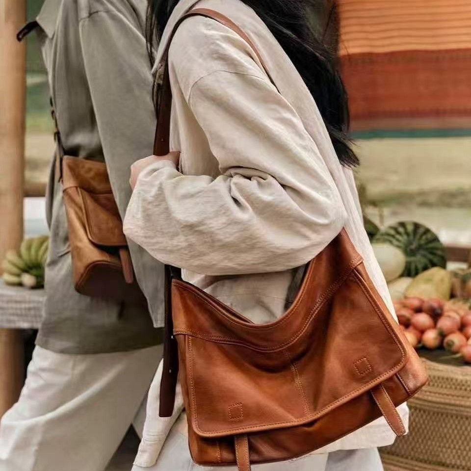 Vintage Vegetable-Tanned Sheepskin Messenger Hobo Bag with Distressed Finish, Large Capacity, Single Shoulder Crossbody Bag, Unisex