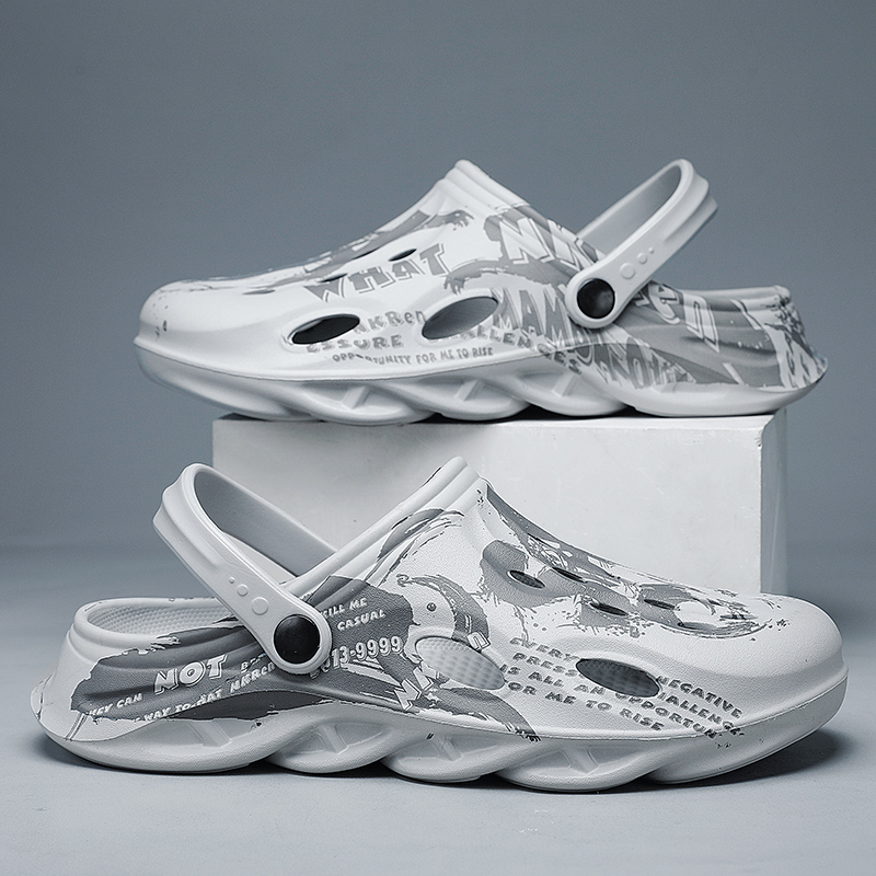 Zapatillas Baotou ropa exterior de verano para hombres zapatos casuales con agujeros de cabeza grande pisando mierda sandalias de playa resistentes al desgaste de moda