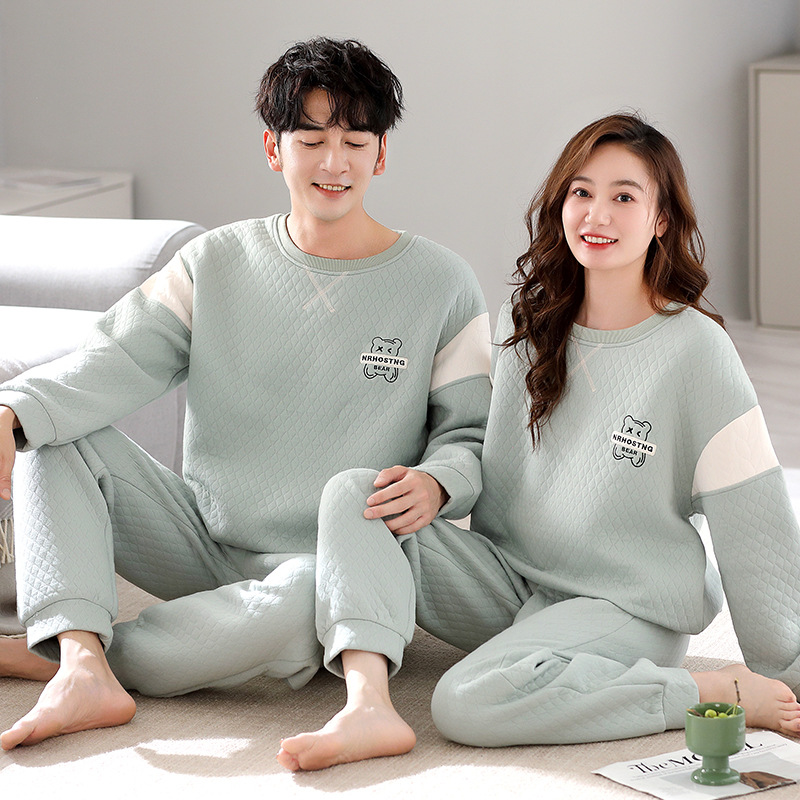 Otoño y invierno aire de algodón intercalado pareja pijama grueso hombre calentamiento conjunto se puede usar ropa de cuello redondo para el hogar