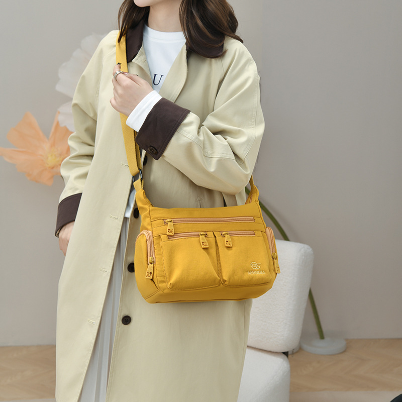 2026 New Simple Lightweight Large Capacity Shoulder Bag For Women Casual Nylon Crossbody Bag Versatile Commuter Bag - Thumbnail 3