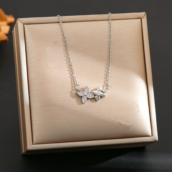 European and American Cross-border New Four-leaf Clover Flower Necklace Women's Light Luxury High-end Niche Micro-inlaid Zircon Titanium Steel Clavicle Chain