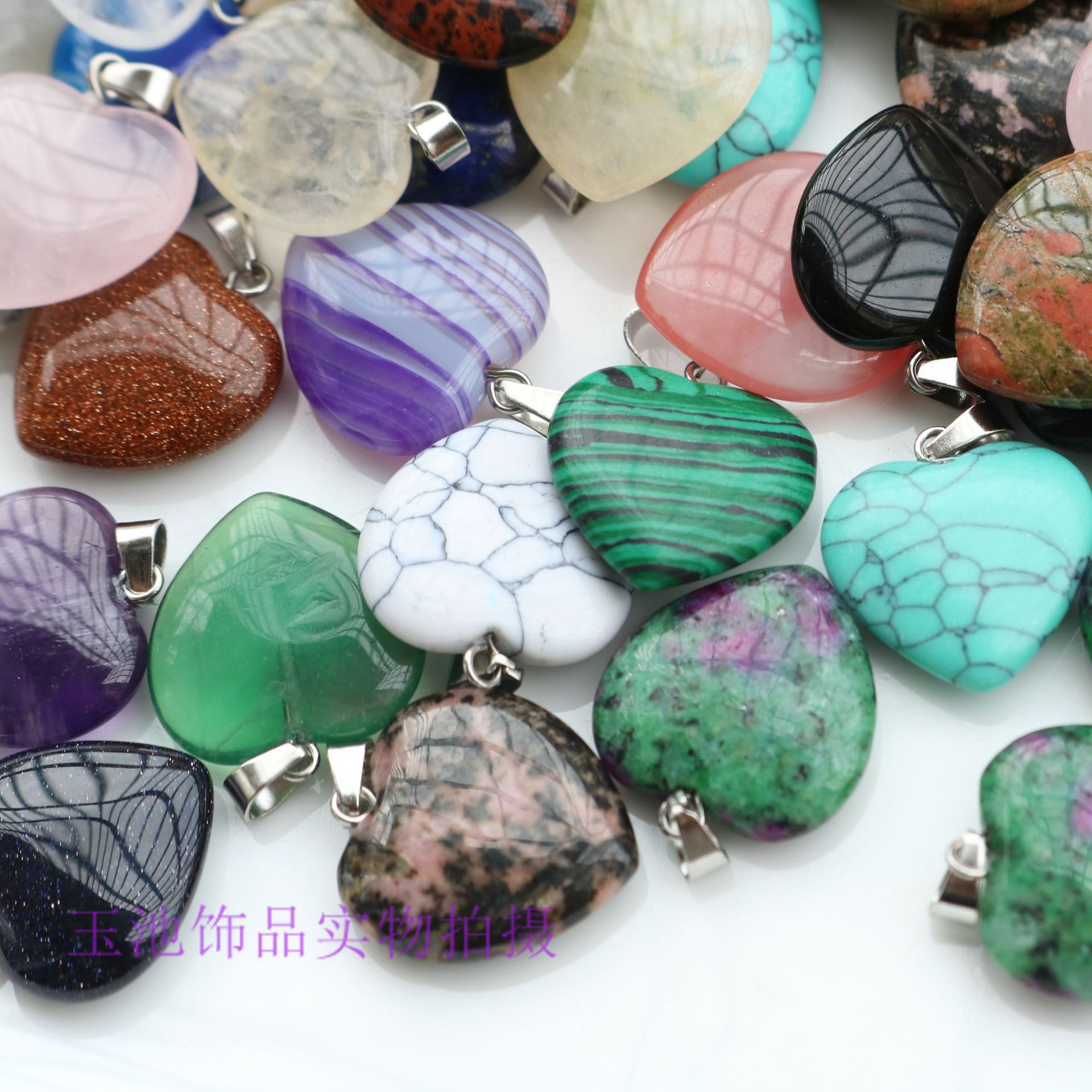 Venta transfronteriza de amor amor amor amoroso colgante verde Dongling pequeño corazón de melocotón colgante orejas accesorios diy