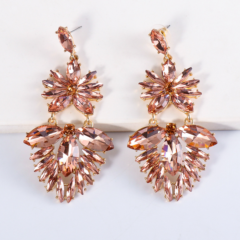 Nihaojewelry Fashion Color Diamond Alloy Geometric Earrings Wholesale Jewelry display picture 11