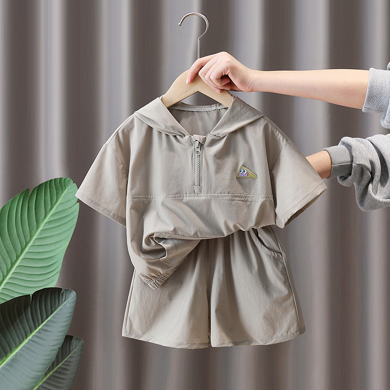 7230 Traje de manga corta de verano para niños 2025 nuevo estilo estilo occidental ropa con capucha para niños pantalones cortos estilo coreano fresco y hermoso estilo delgado