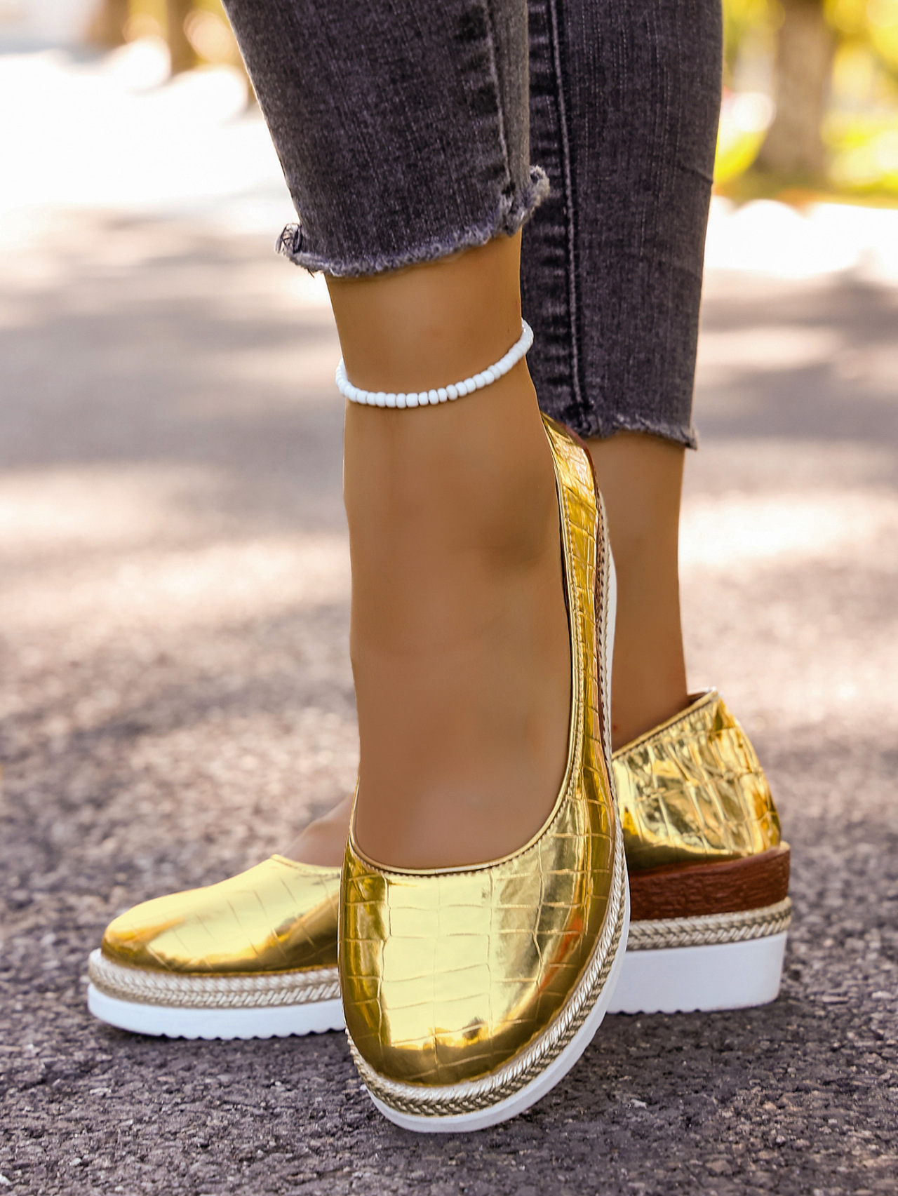 Damen Slipper Mit Plateausohle Und Rundem Zehenbereich Schwarz_voghion.com