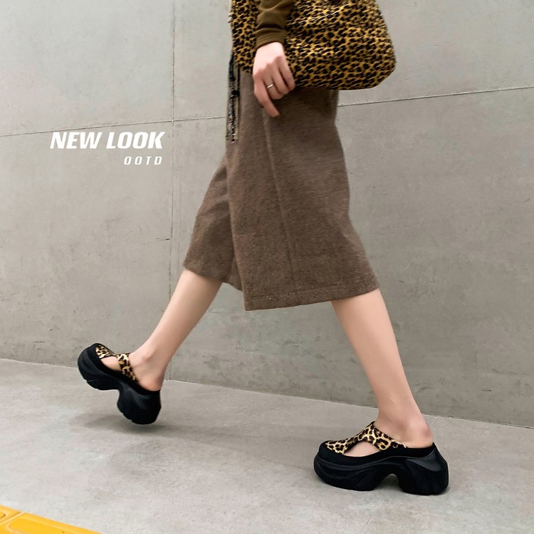 Dép sandal nữ da thật họa tiết da báo đế xuồng cao gót 9 cm — Trang chủ, màu đen, bạc chi tiết 62