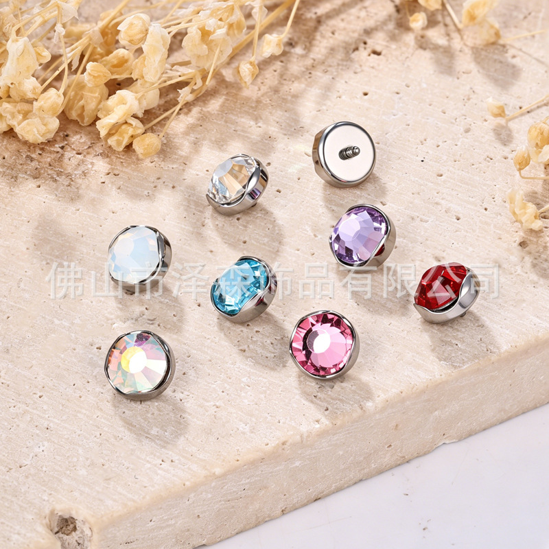Silver pointed spike labret stud material detail