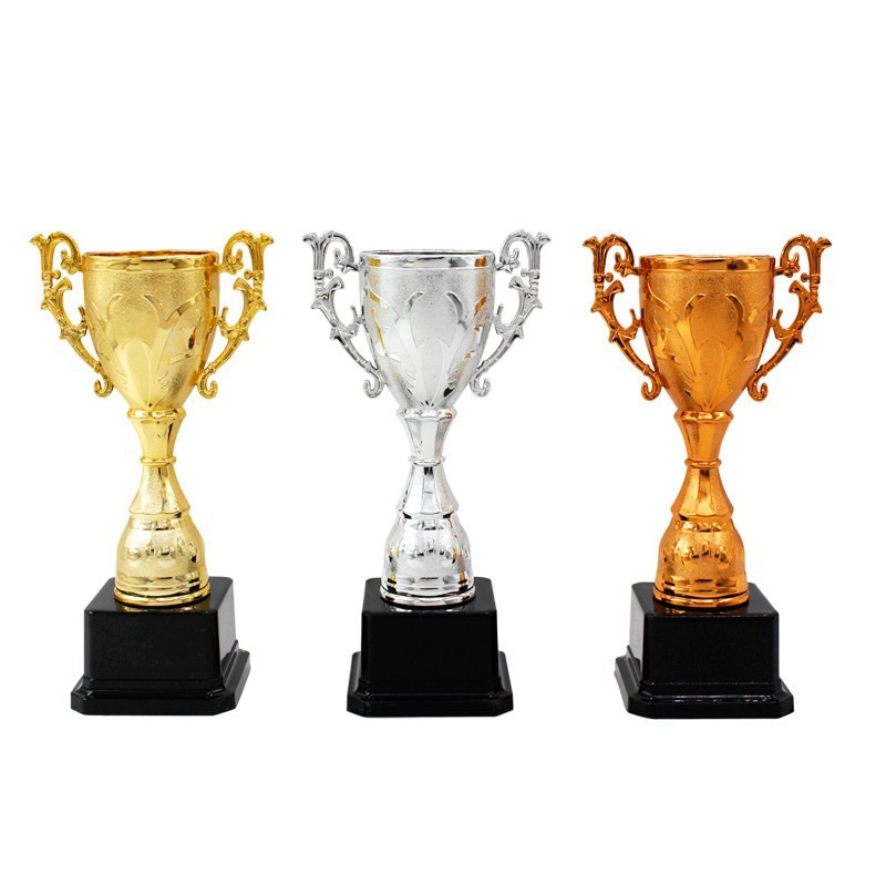 Lin Min nuevo trofeo para niños trofeos escolares pequeños trofeos de plástico galvanizado decoración al por mayor hacer trofeos