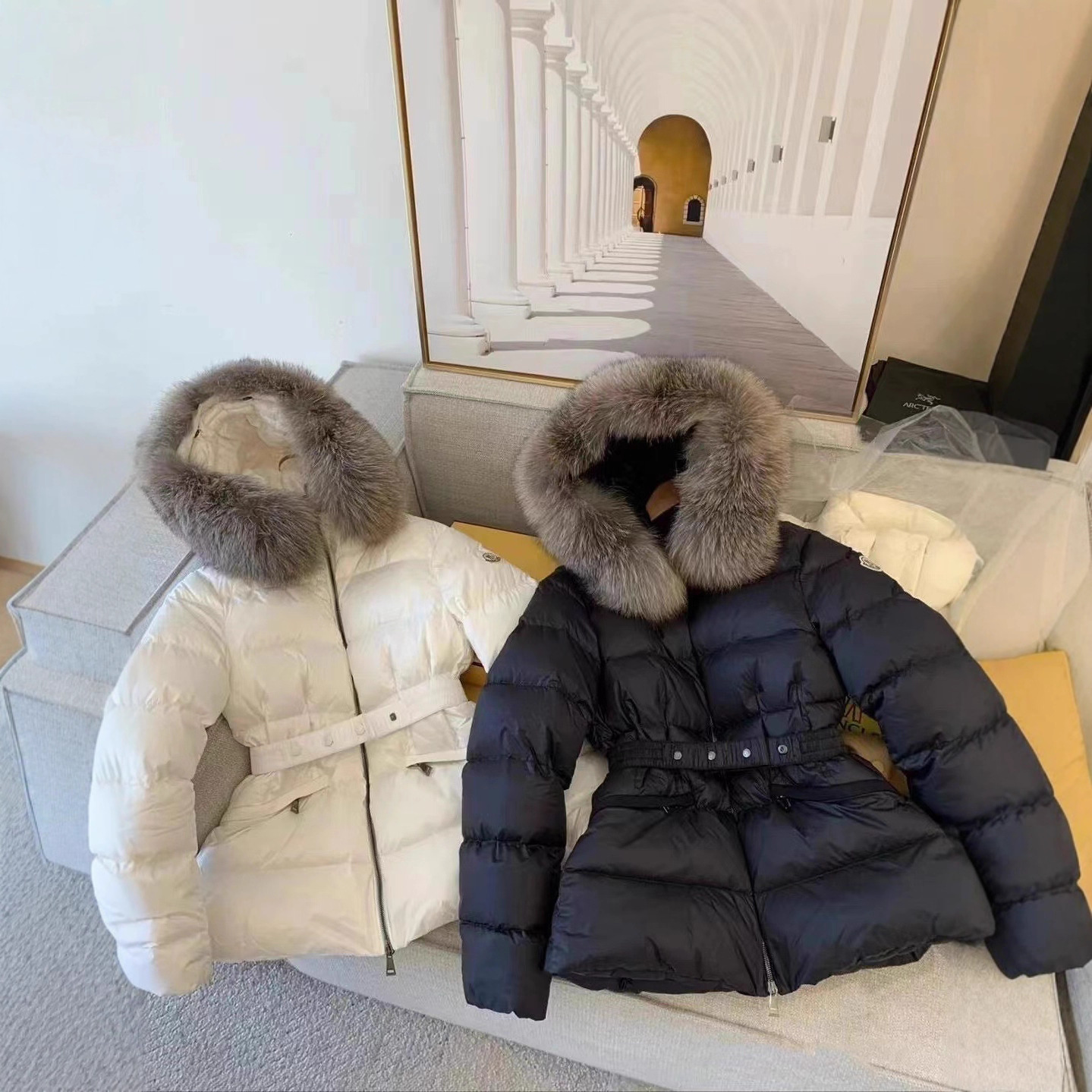 蒙家2025新款羽绒服女连帽带毛领冬季加厚短款白鹅绒腰带修身外套