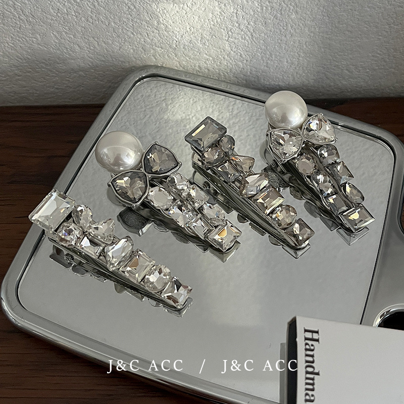 Y2K Ultra-Flash High-End Duckbill Clip with Chic Girl Style Fashion Eyebrow Clip, Light Luxury Versatile Water Diamond Fringe Side Clip