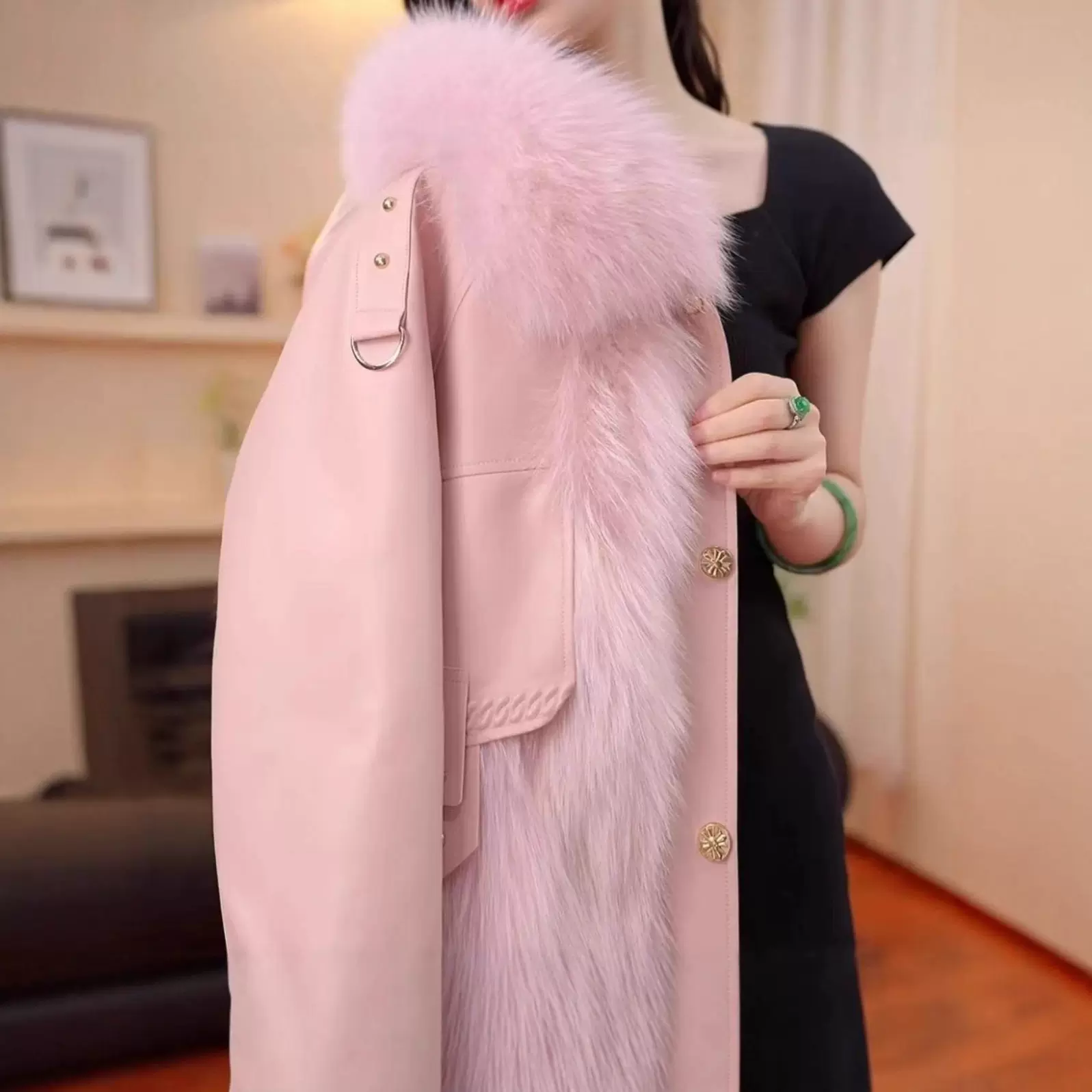 海宁皮衣短款女2025冬季新款皮草狐狸毛领时尚显瘦加厚保暖外套