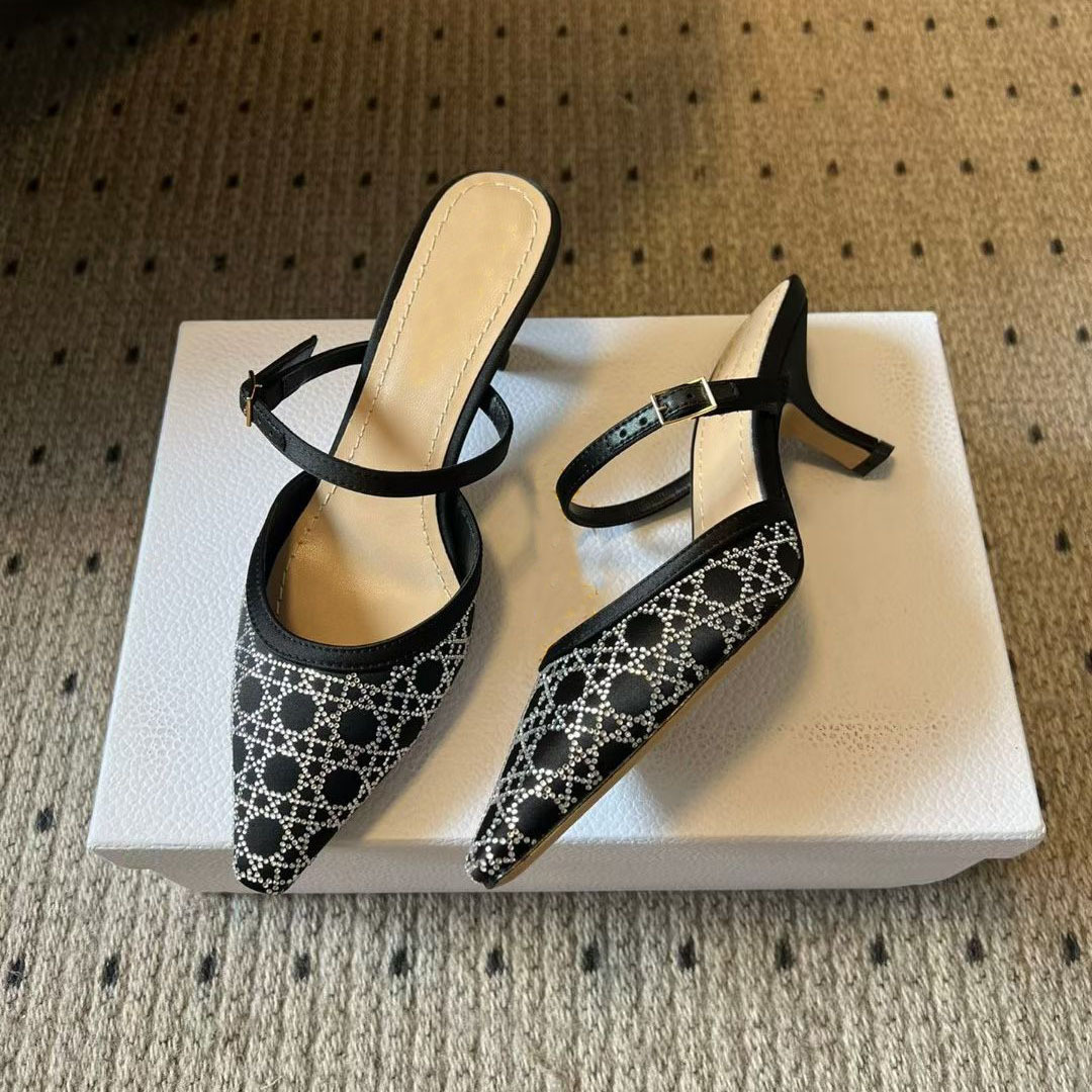 Mesh sandals pointed-toe with a strap with rhinestones
