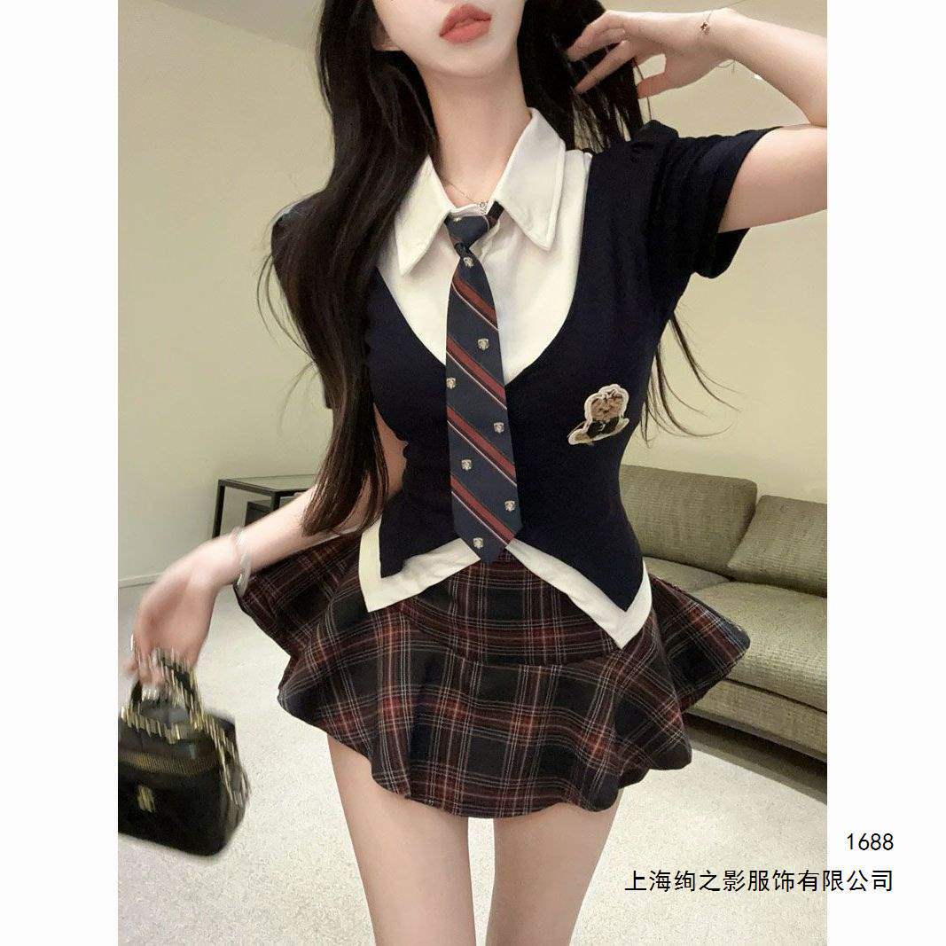 Sweet and spicy JK uniform style summer two-piece slim-fit short-sleeved top and high-waisted skirt three-piece set