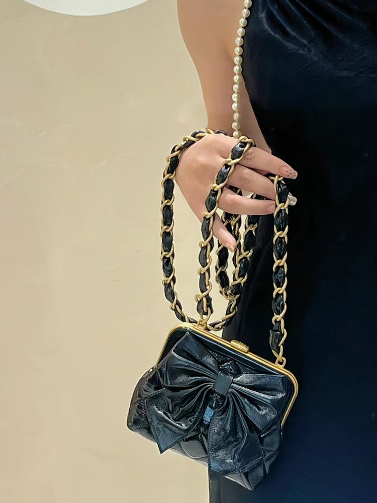 Piccola borsa a tracolla a mano con tracolla singola, design di nicchia, nuova borsa a tracolla da donna con catena, fibbia, oro, alla moda_voghion.com