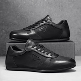 2025 Лето и осень Новые мужские туфли с плоской подошвой Универсальные кожаные маленькие черные туфли Мужские туфли для вождения Походная обувь Обувь Forrest Gump оптом