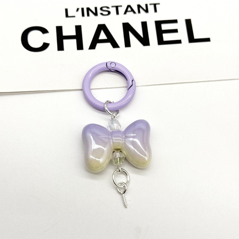蝶結びのキーホルダーのカバンはスプリングを掛けてdiyのアクセサリーの部品を掛けます。|undefined