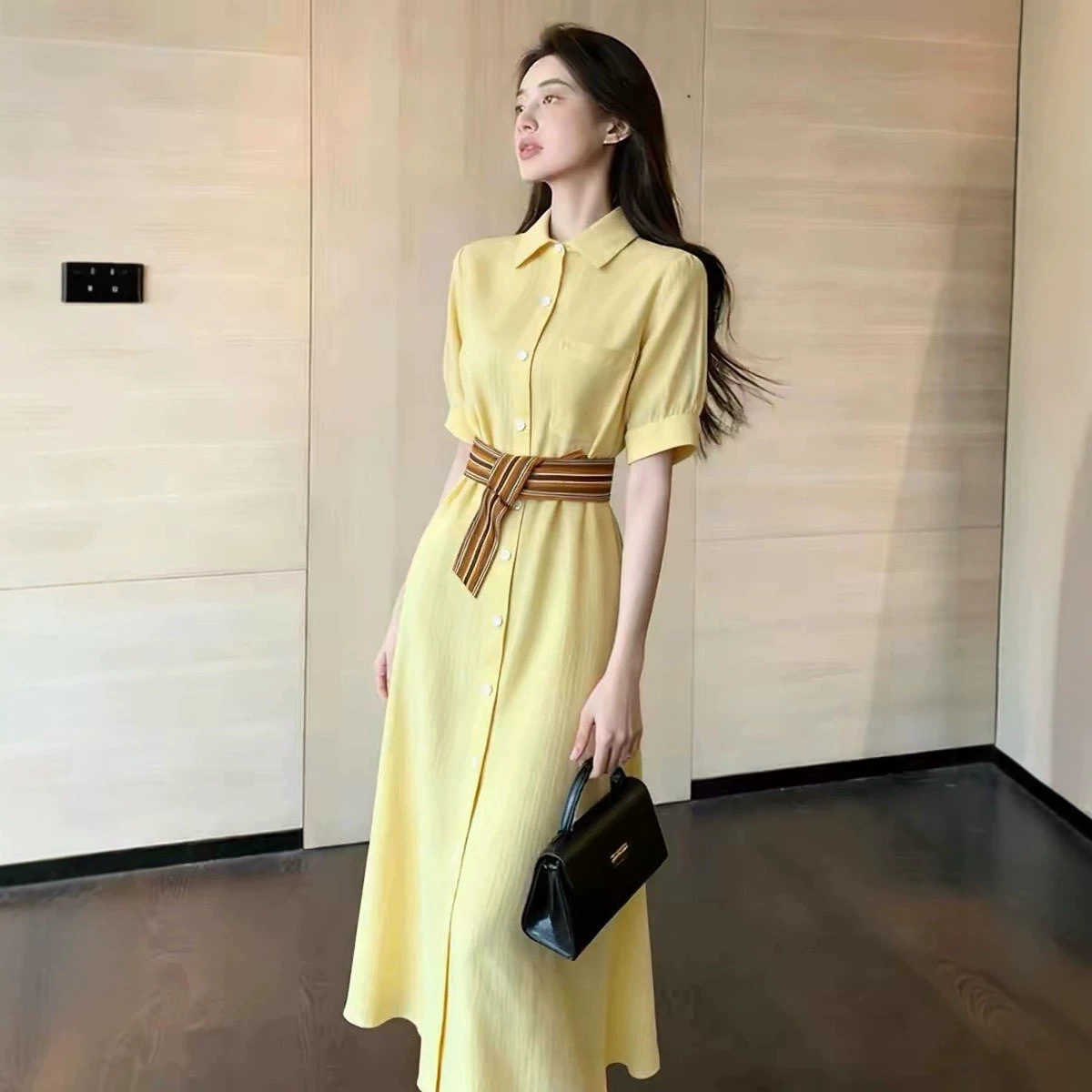 Đầm sơ mi nữ tay ngắn màu vàng dáng suông midi — màu vàng chi tiết 1