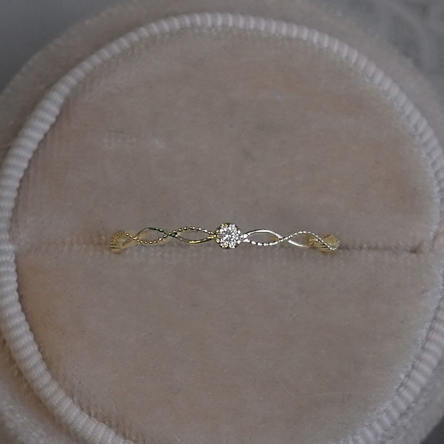 【透かし網】日系の軽い豪華な指輪の透かし彫りの細いドリルの高級感の女性のクリスマスのプレゼントの百合のシンプルな指輪