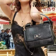 本革の女性カバンの斜め掛けの高級な女性カバンのファッションは女性カバンのトカゲの紋様のシリーズの精巧で小さい香りの風を組み合わせます。