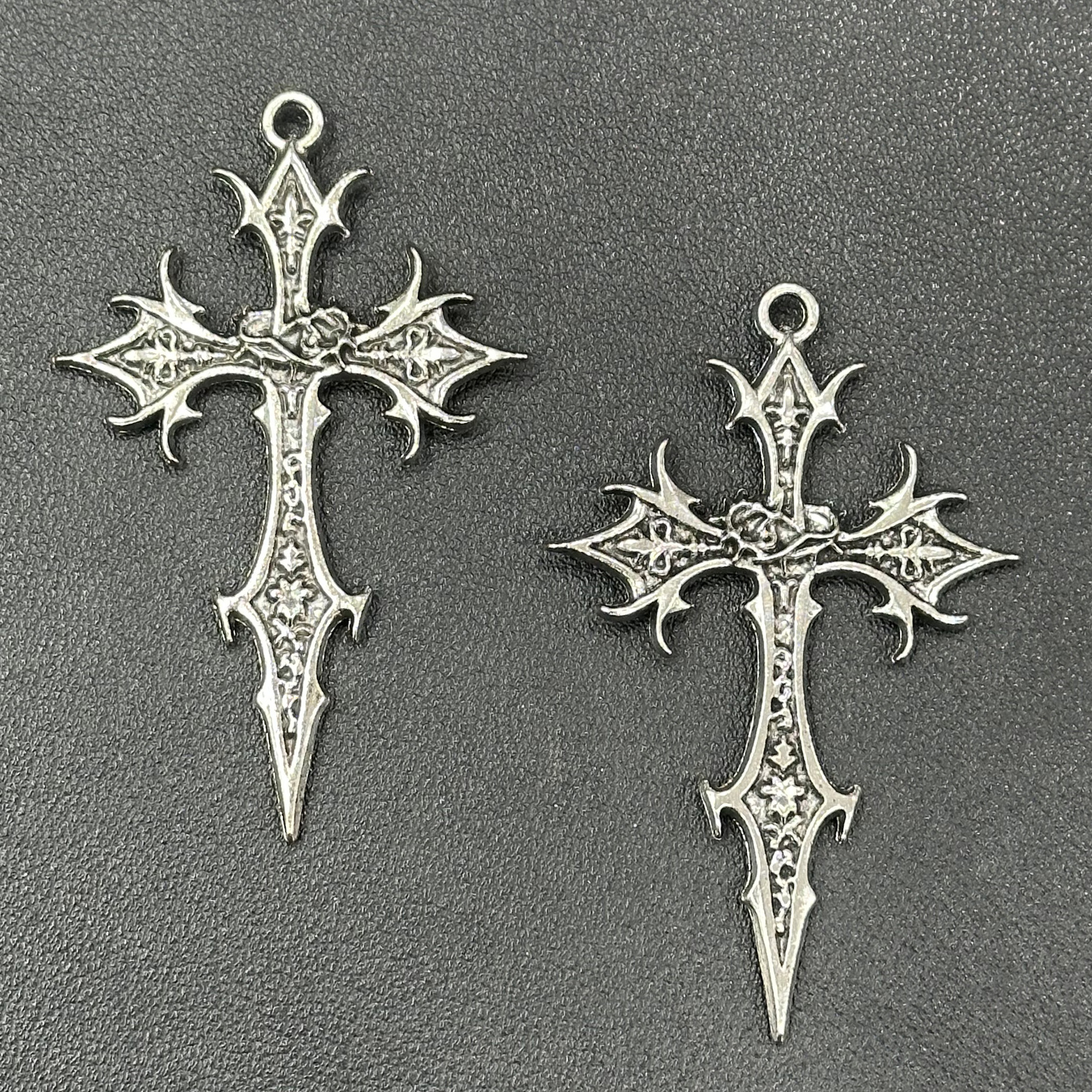 Amazon's new product: personalized hip-hop retro gothic cross ethnic pattern alloy pendant DIY sweater chain trendy